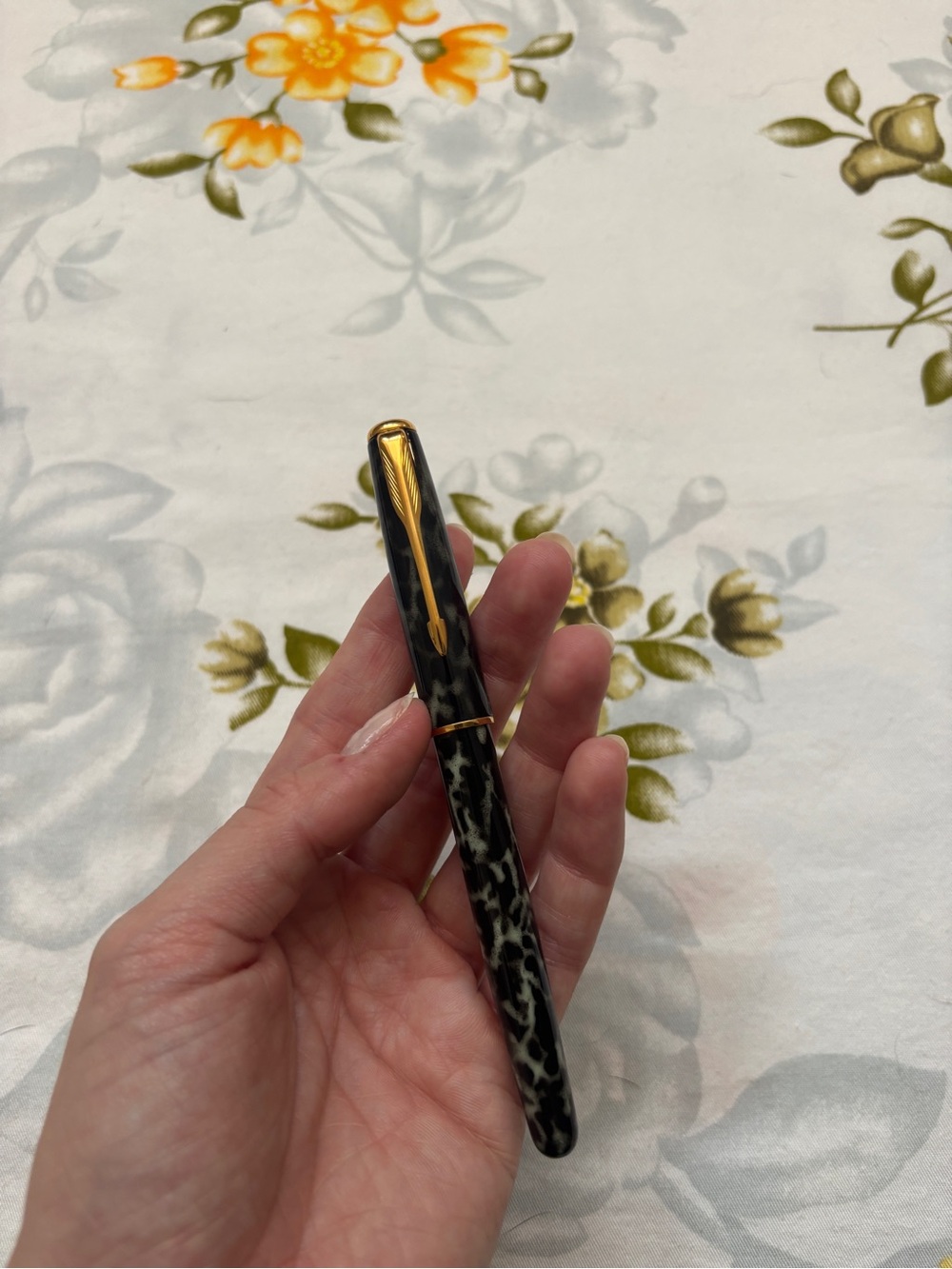 Parker Sonnet Laque Moonbeam Fountain Pen - Picture 4 of 11